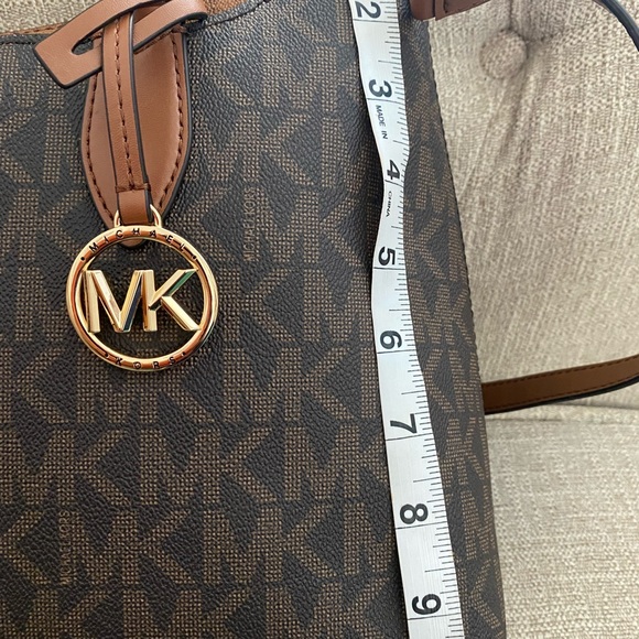 Michael kors cross body bag - Picture 11 of 14